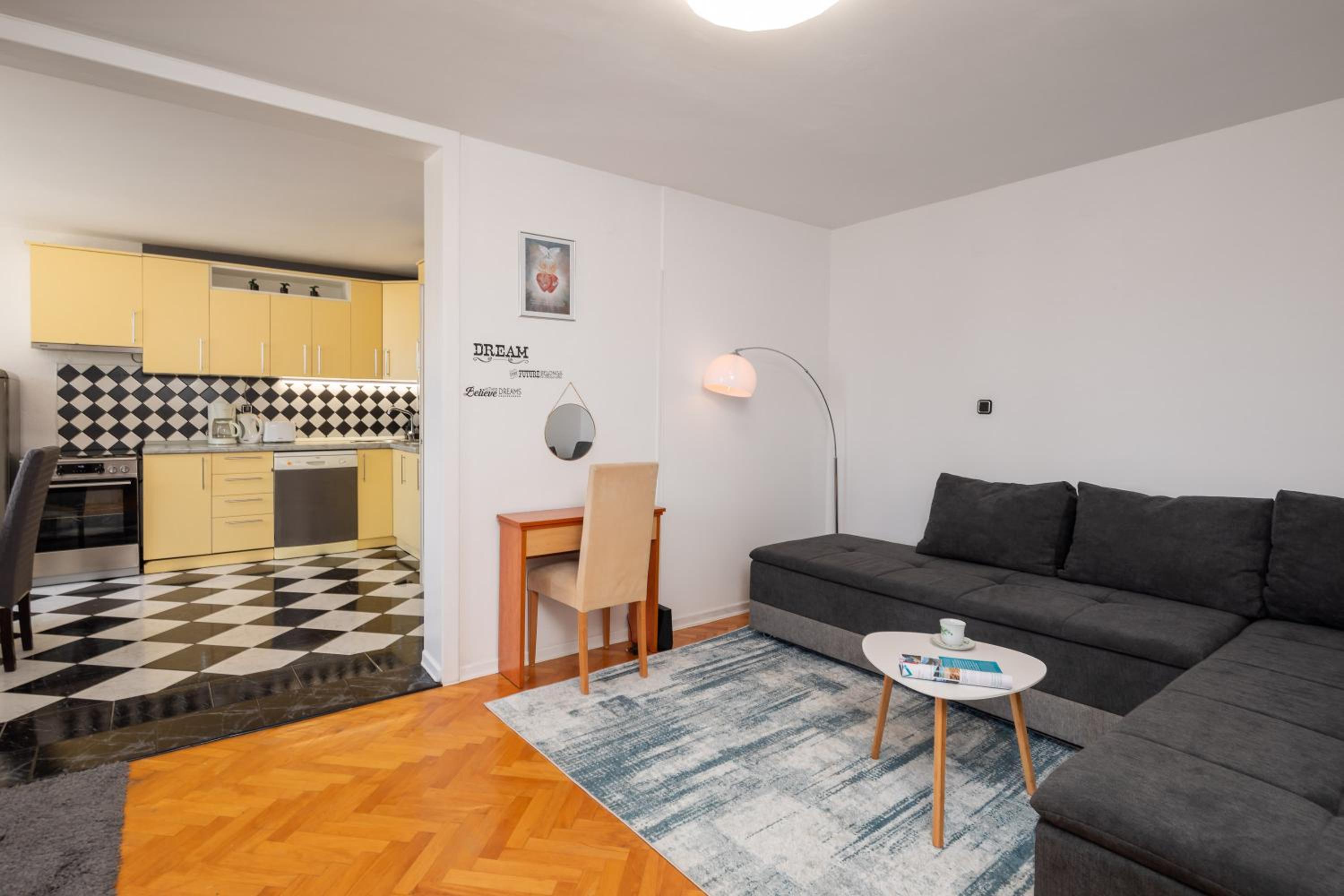 Apollo Apartment