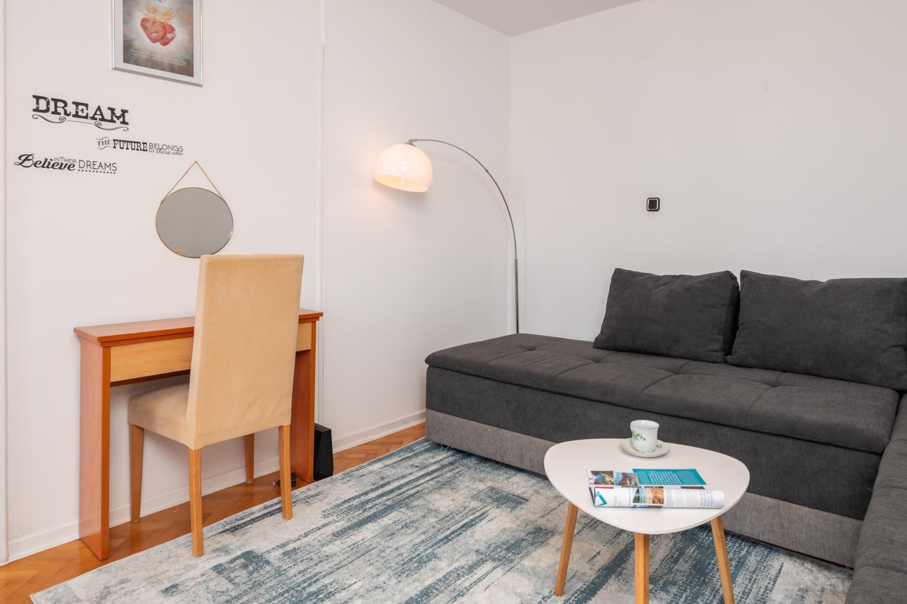 Apollo Apartment