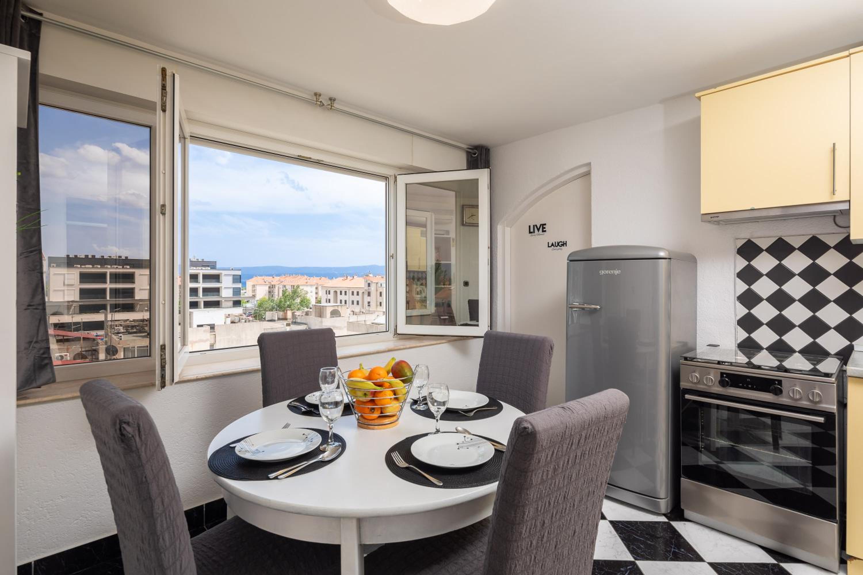 Apollo Apartment