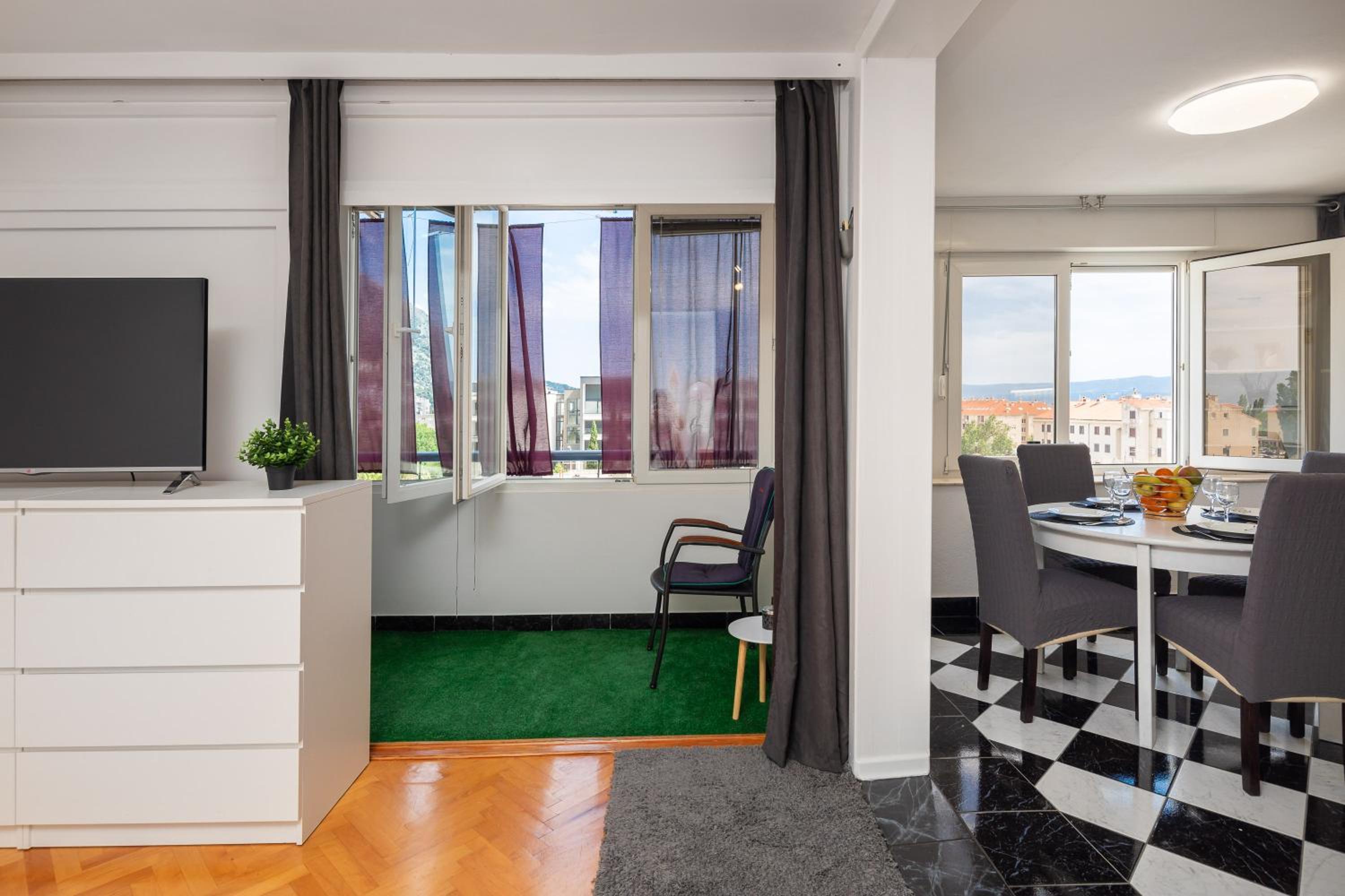 Apollo Apartment