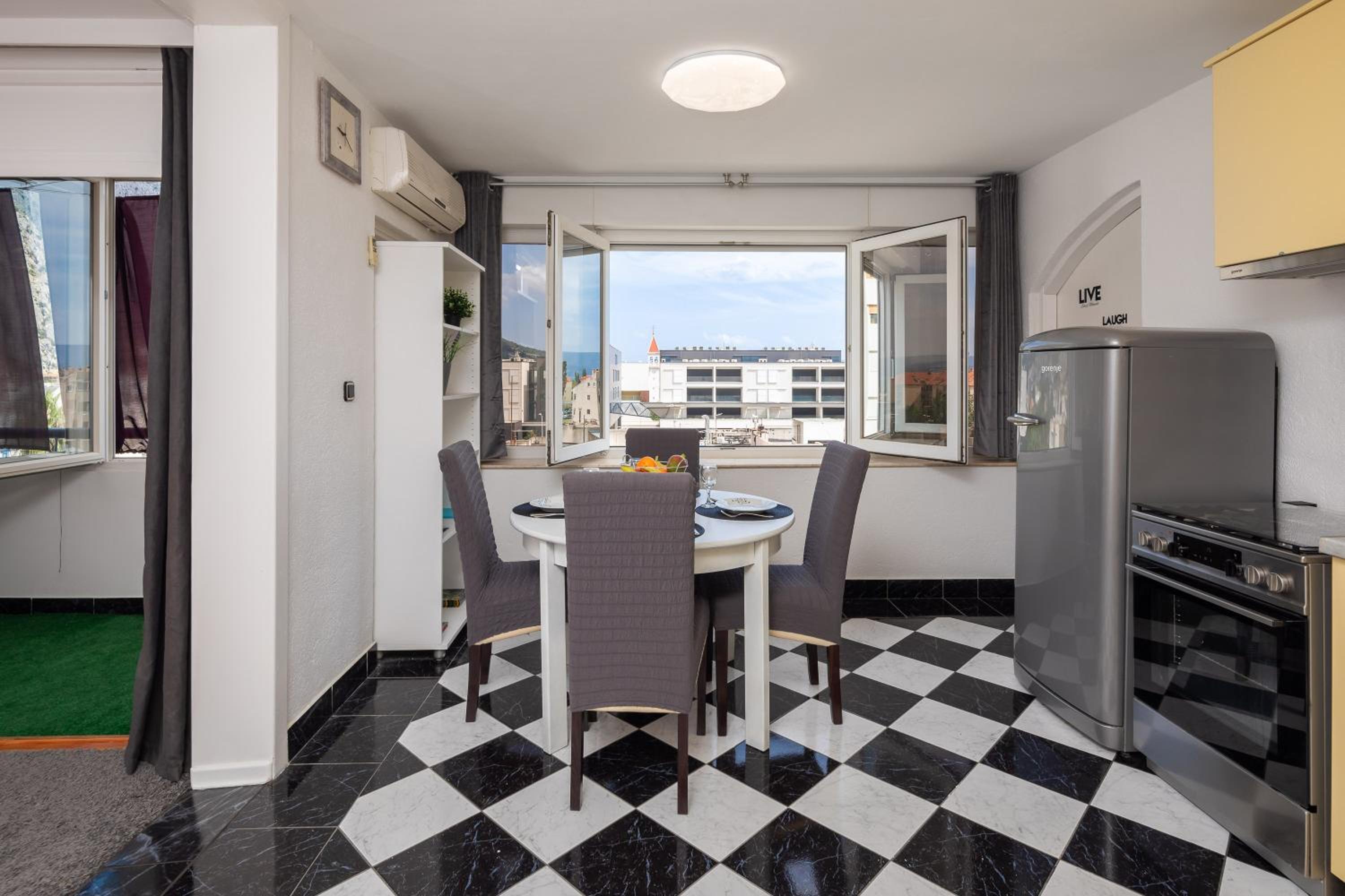 Apollo Apartment