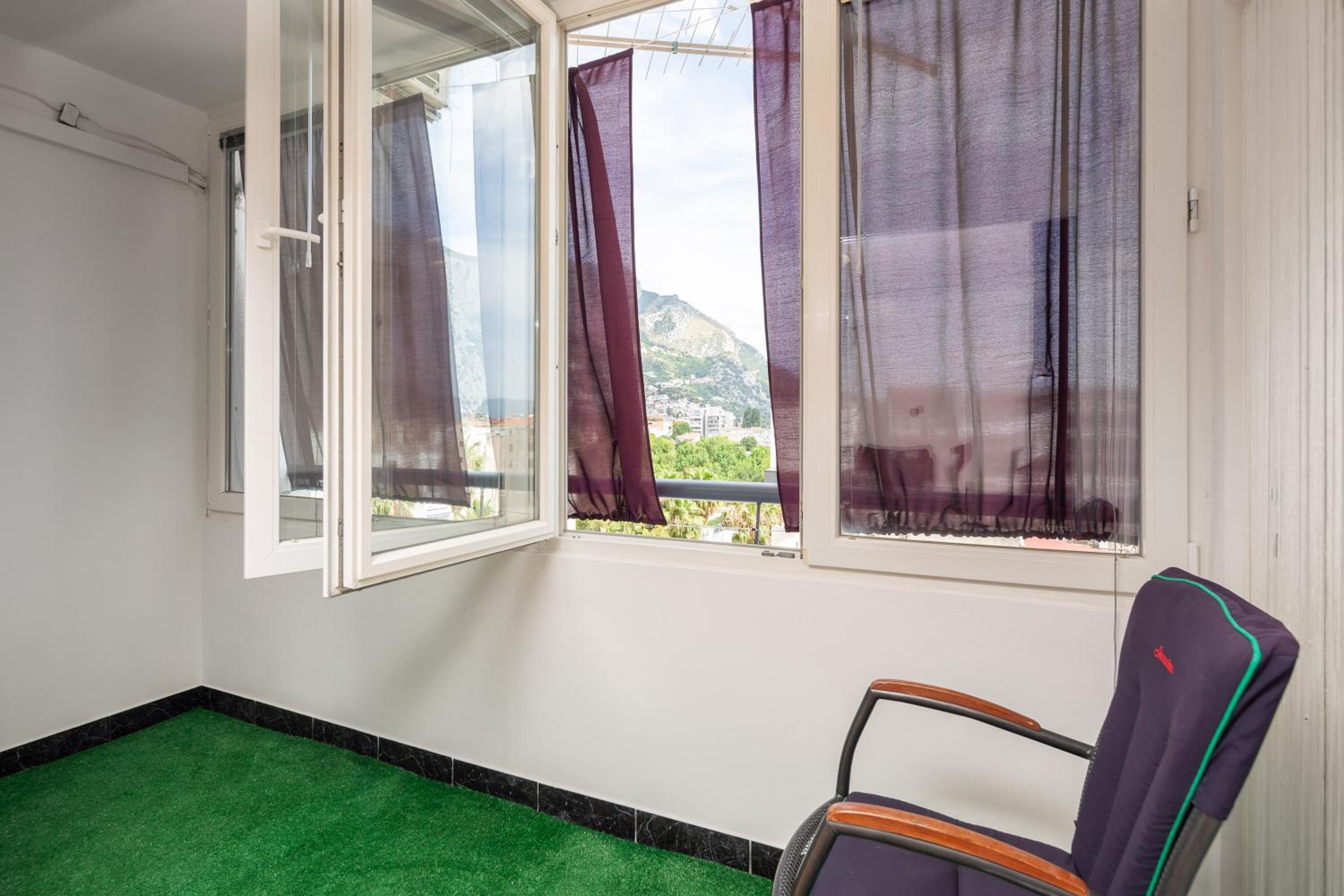 Apollo Apartment
