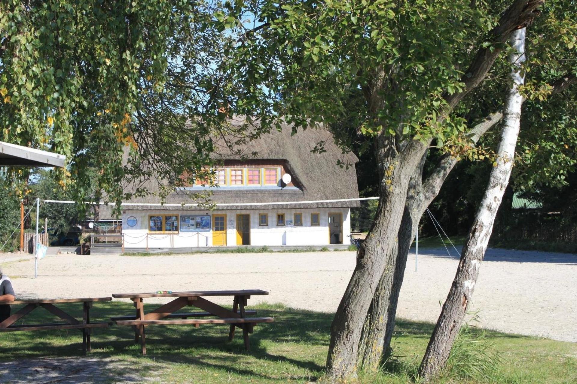 Ferienhaus in Wieck A Darß mit Großer Terrasse