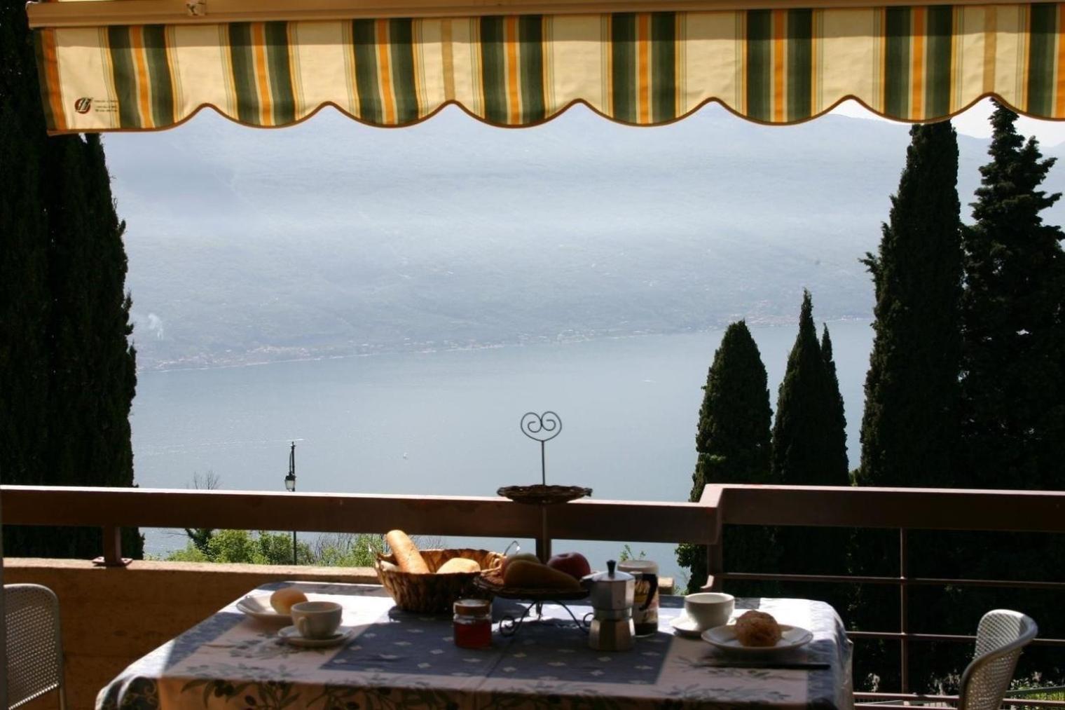 Wohnung in Gardola mit Balkon und Seeblick view 2