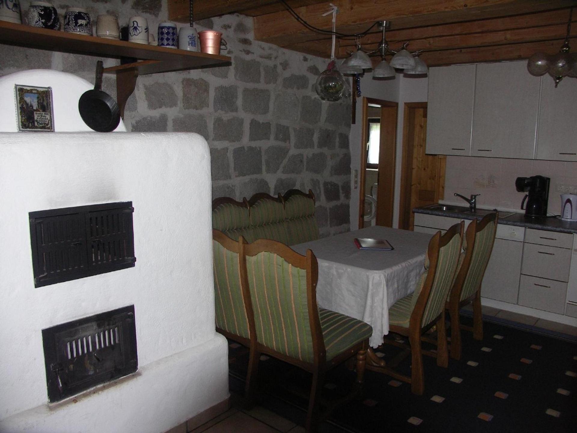 Gemütliches Ferienhaus in Haberbühl mit Großer Terrasse