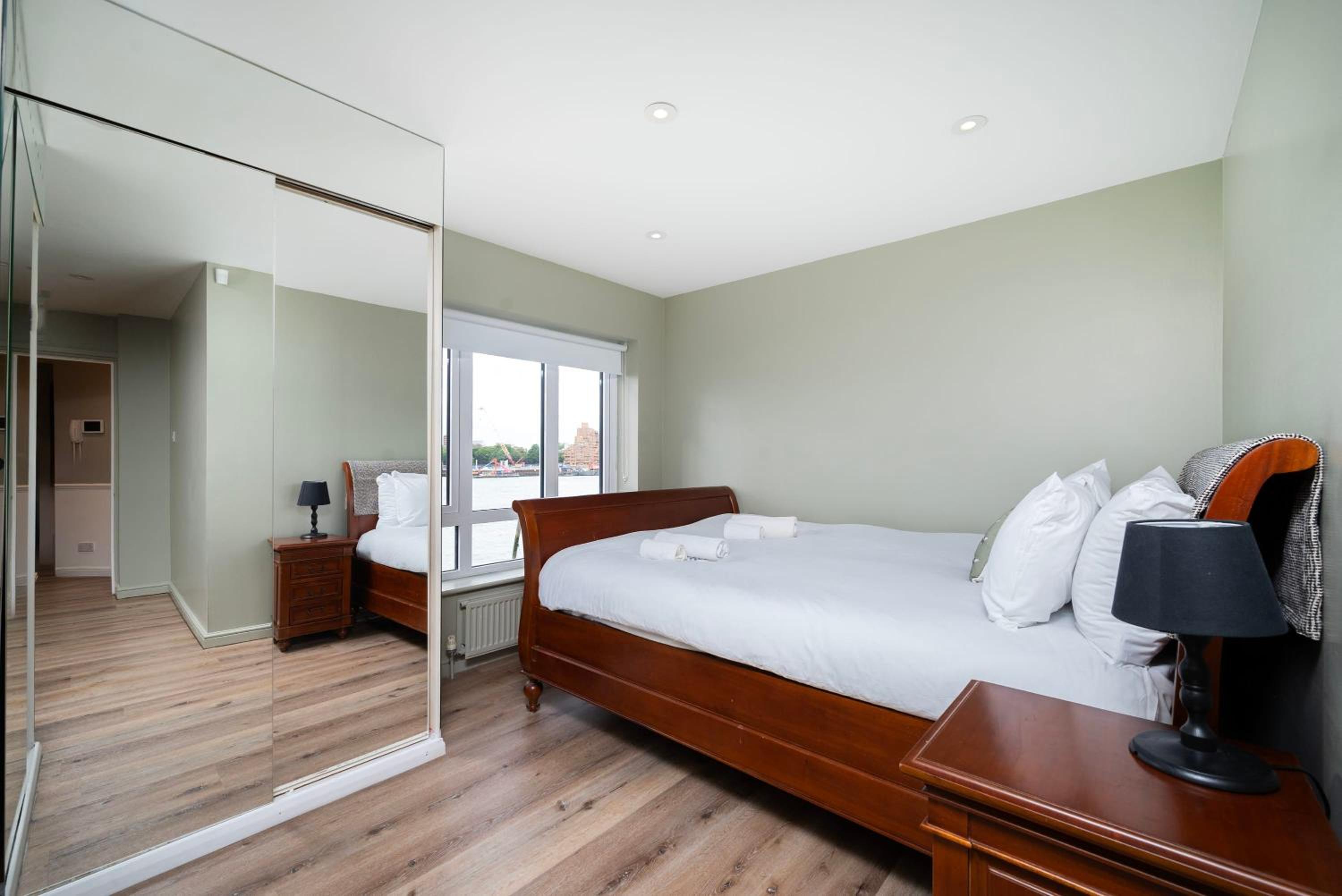 Wonderful 2BR Flat with River Views and Balcony view 5
