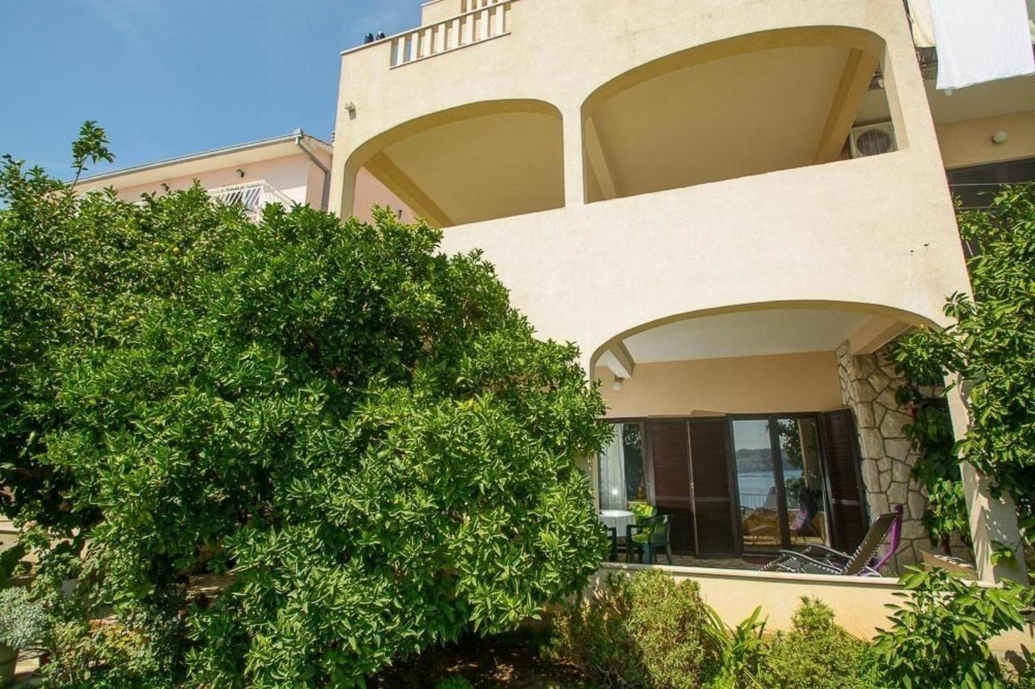 Strandnahe Ferienwohnung Jure Mit Großer Terrasse