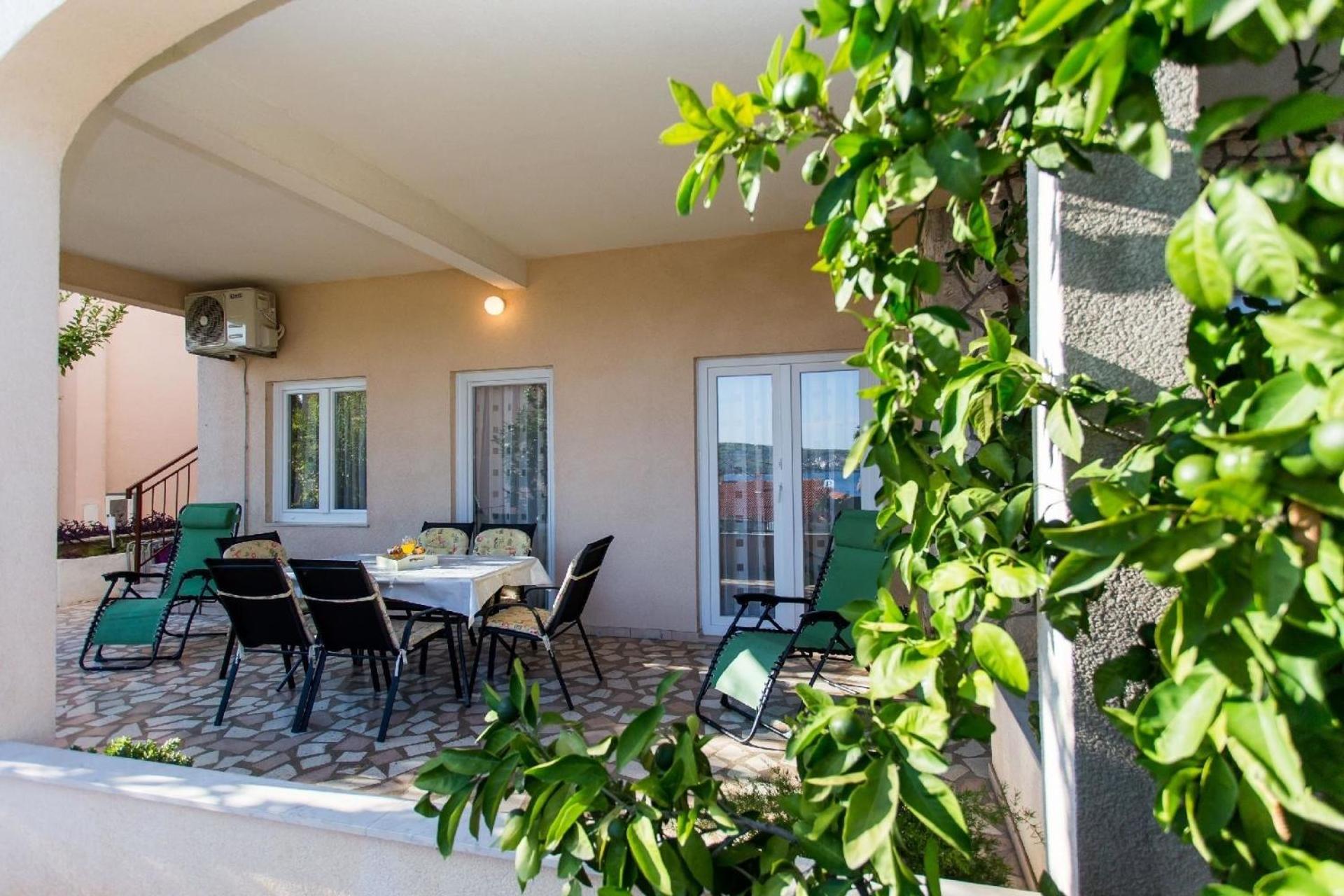 Strandnahe Ferienwohnung Jure Mit Großer Terrasse