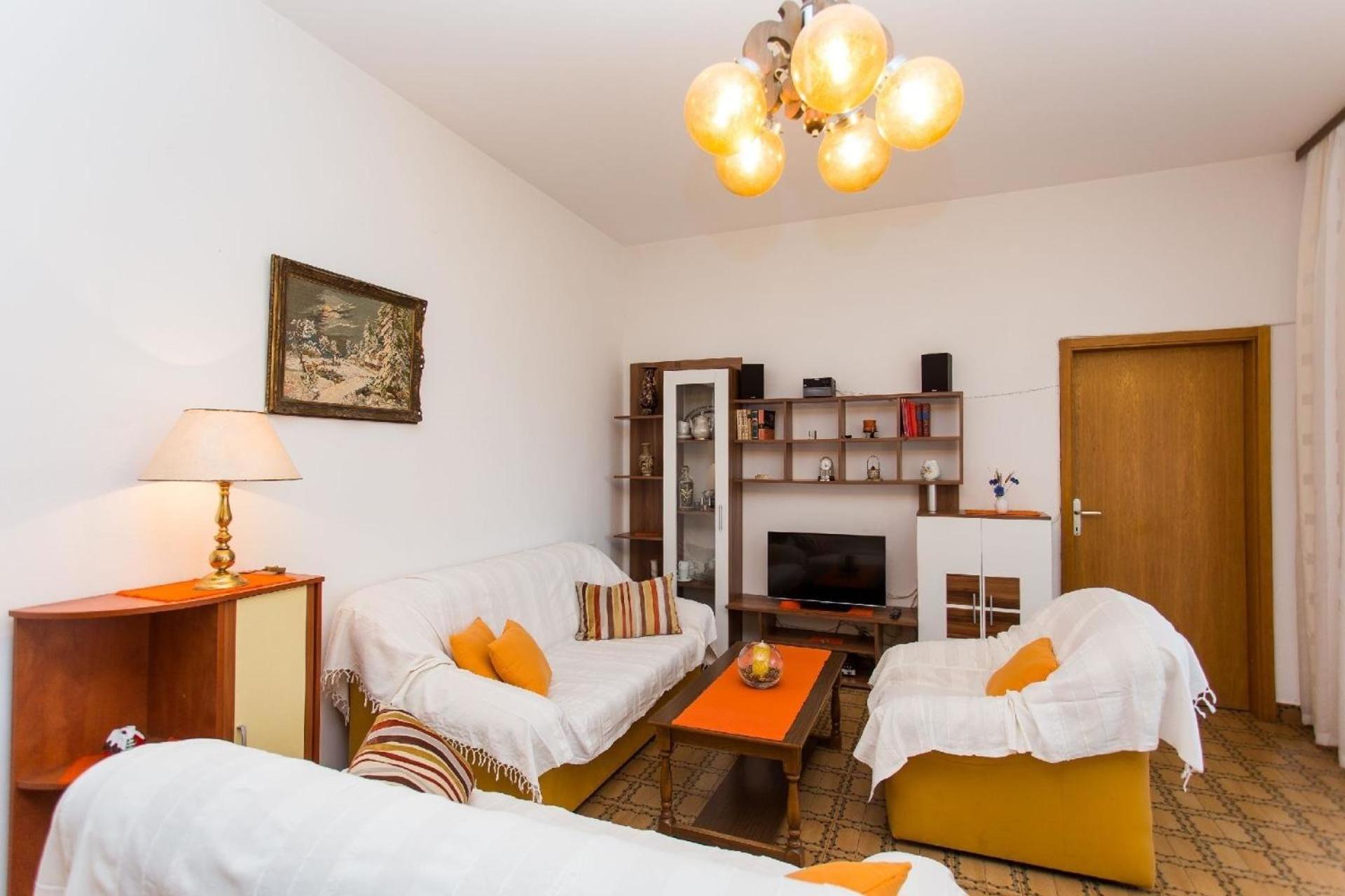 Strandnahe Ferienwohnung Jure Mit Großer Terrasse