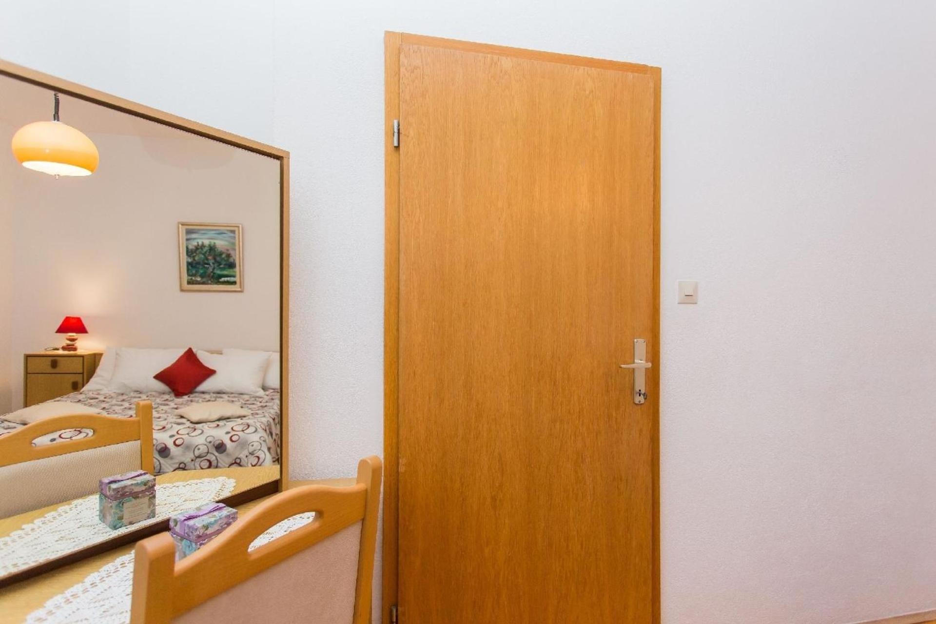 Strandnahe Ferienwohnung Jure Mit Großer Terrasse