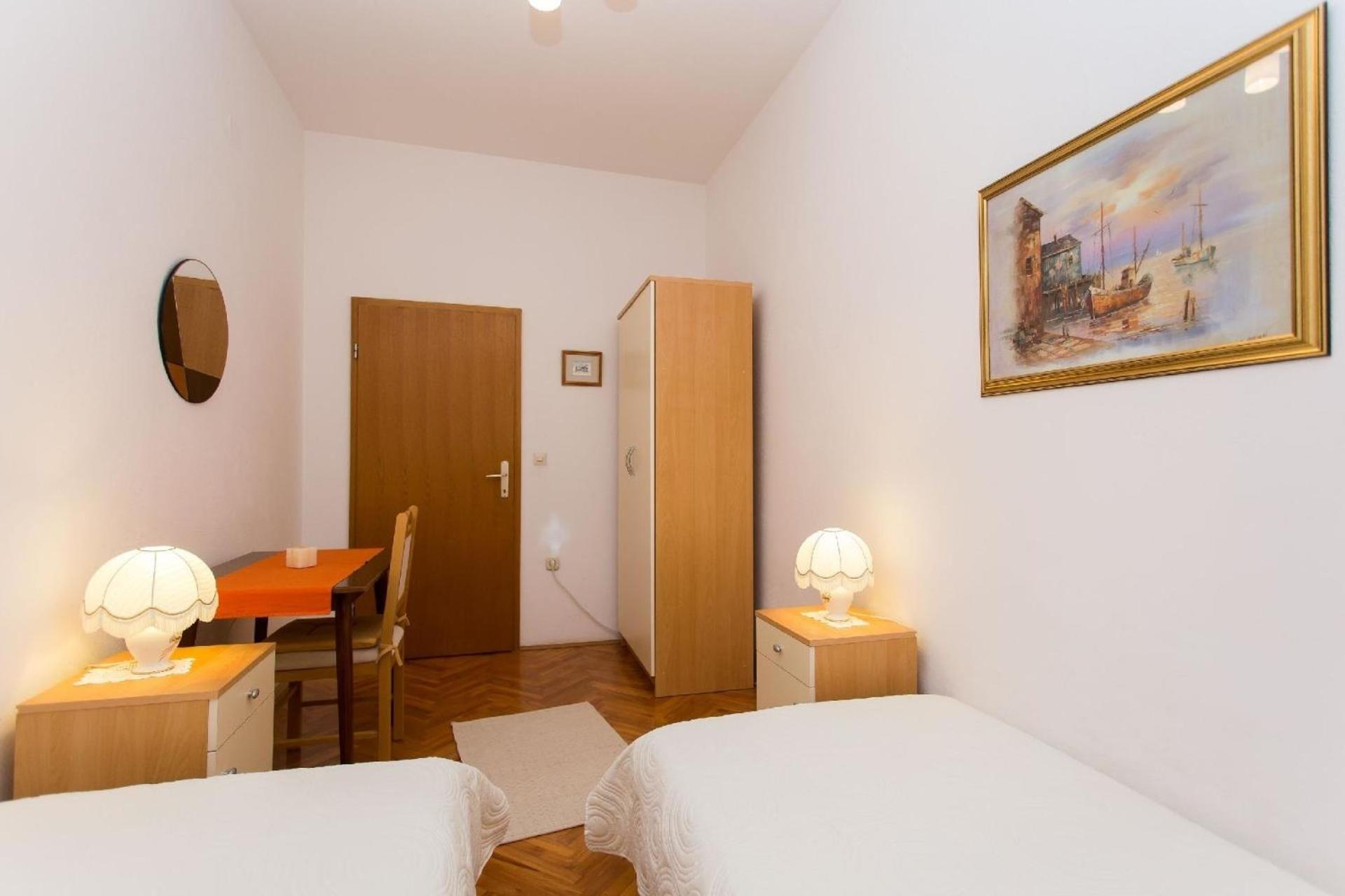 Strandnahe Ferienwohnung Jure Mit Großer Terrasse