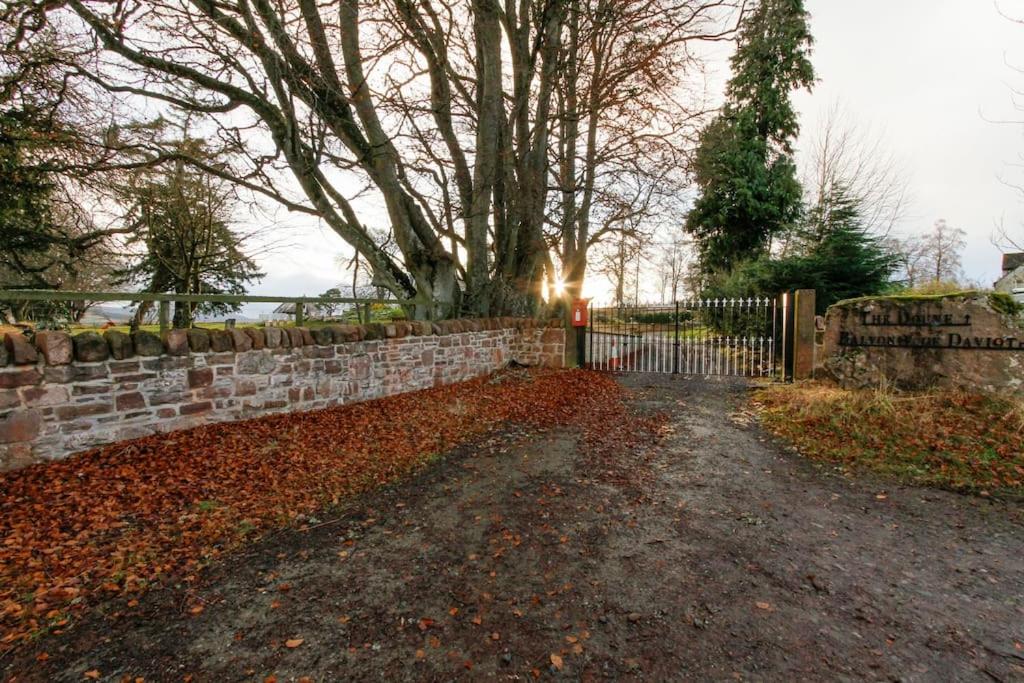 The Doune, Luxury Traditional Country House with hot tub