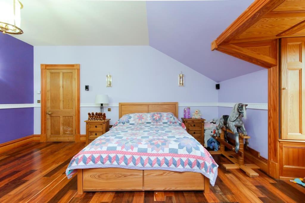 The Doune, Luxury Traditional Country House with hot tub