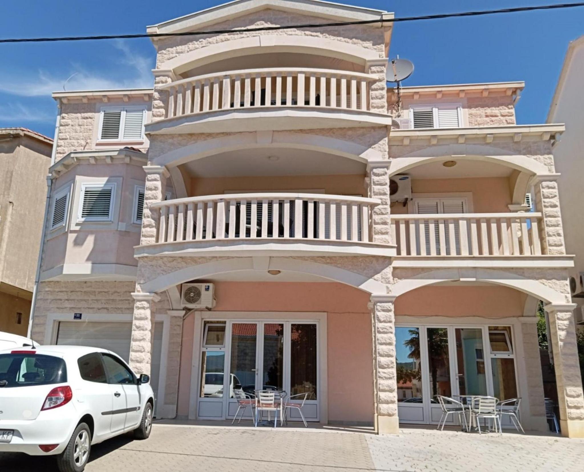 Apartments Šutalo