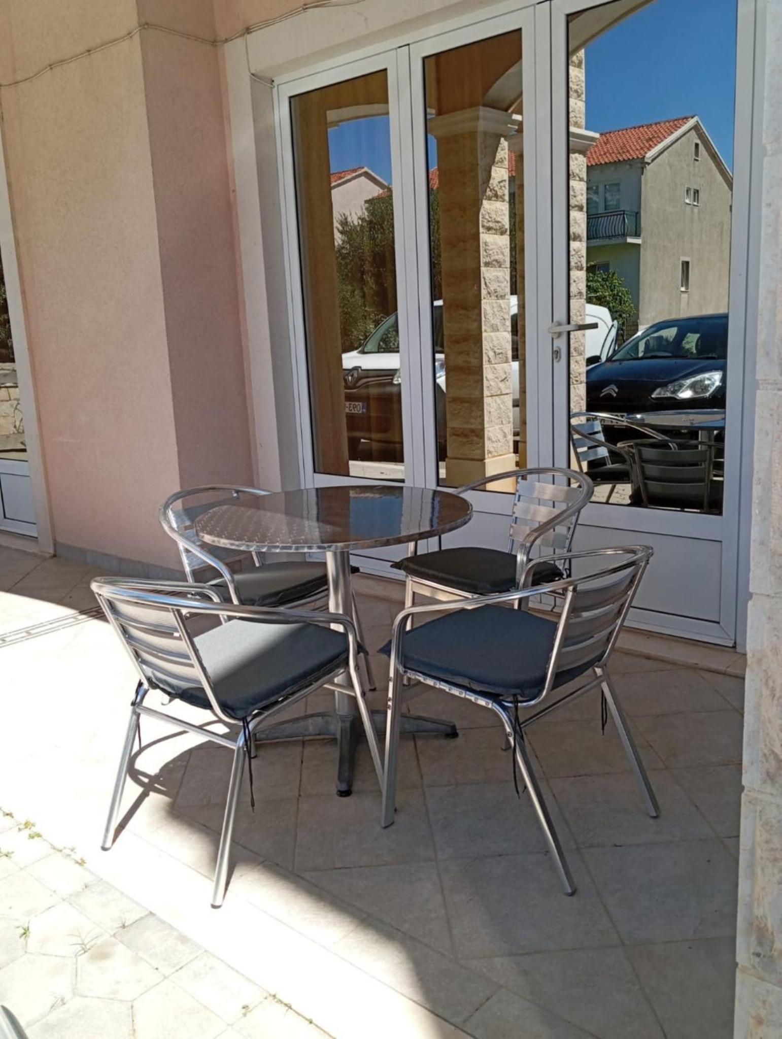 Apartments Šutalo