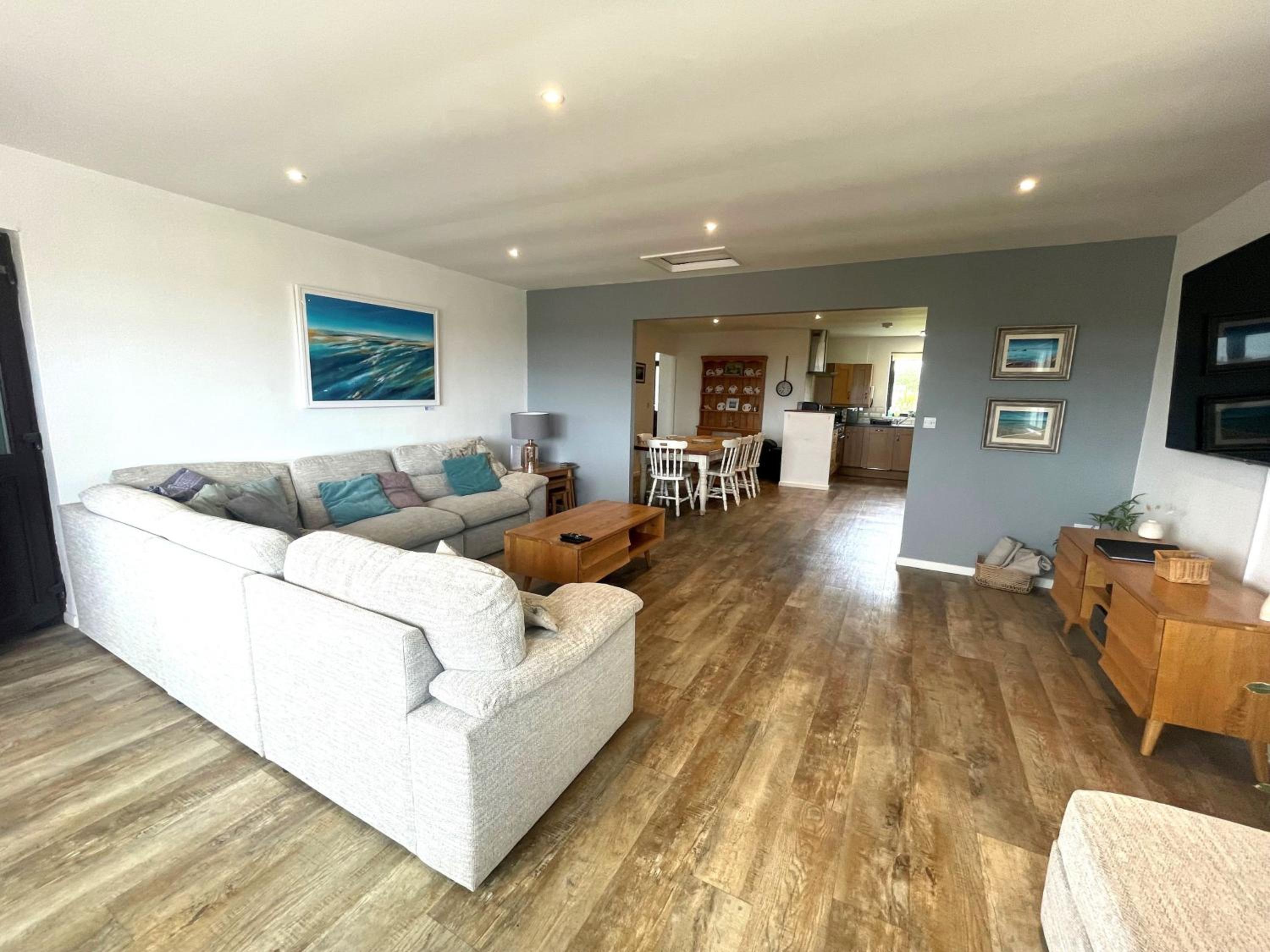 Wheal Francis - Hot Tub - Accessible Bungalow - Free Wi-Fi - Parking view 3