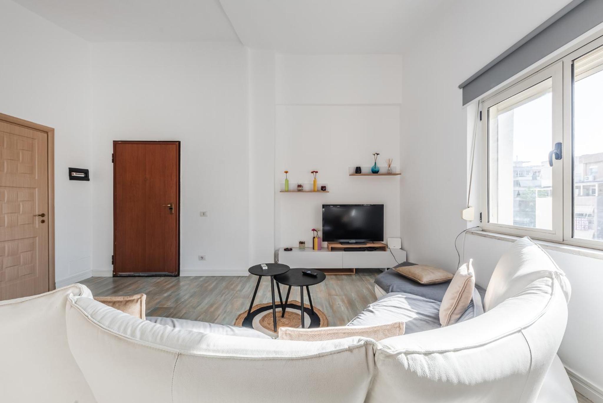 Lucas Lake View Penthouse