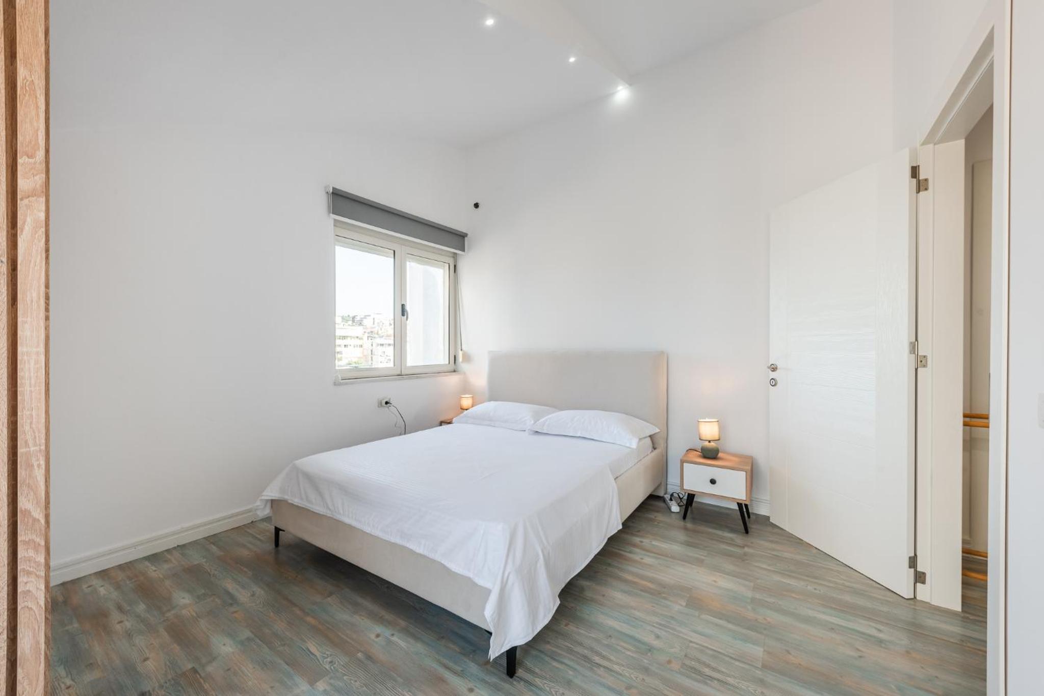 Lucas Lake View Penthouse