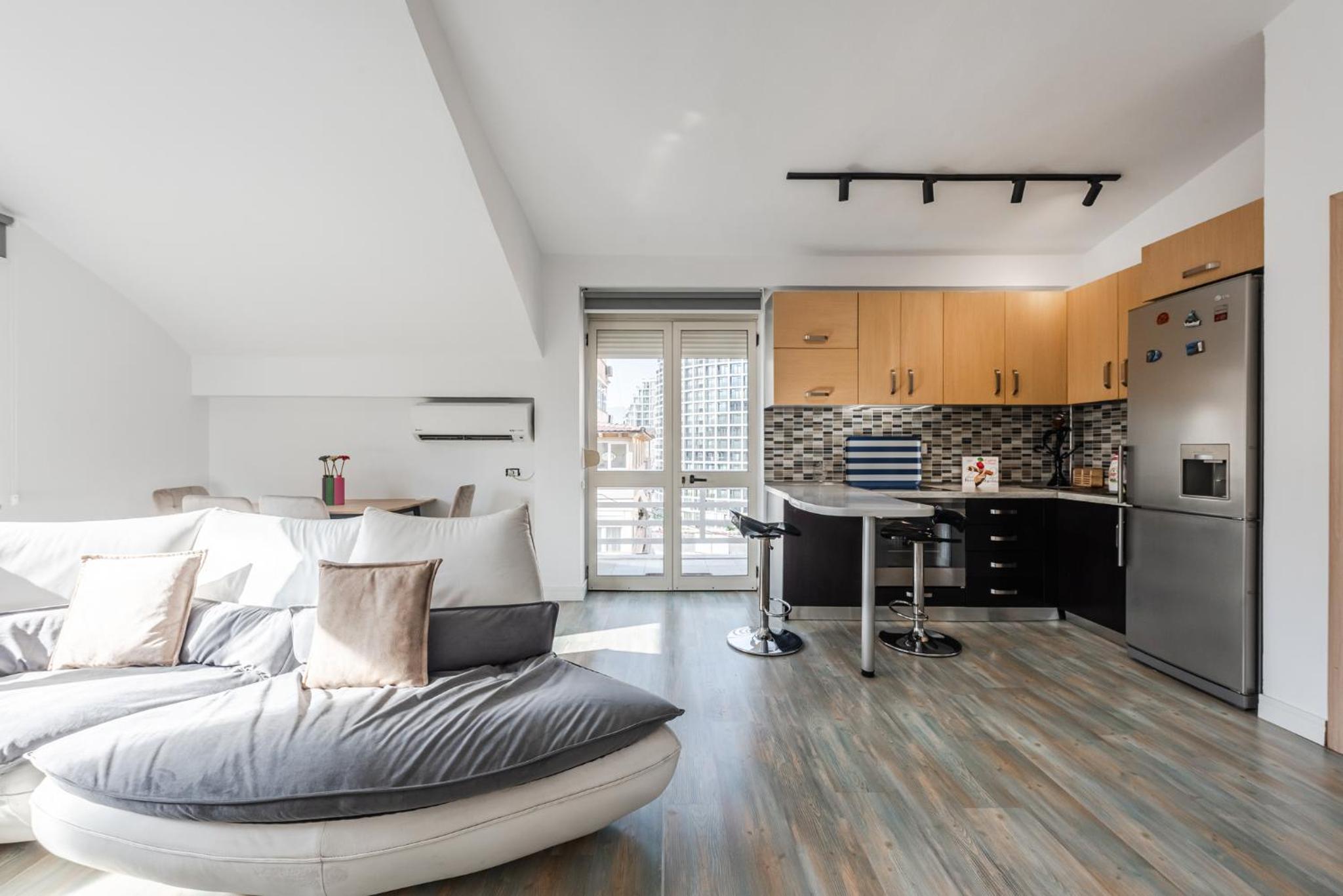 Lucas Lake View Penthouse