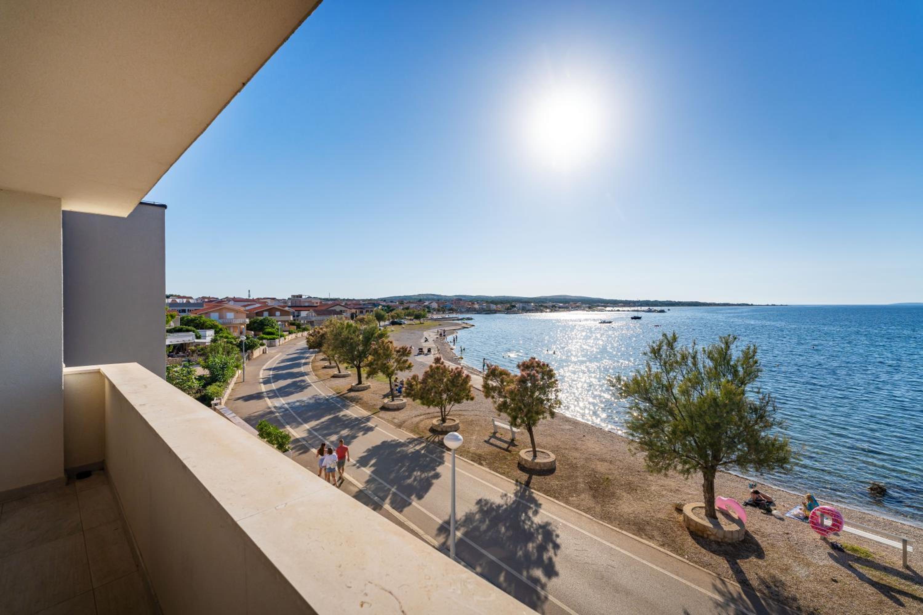 LUXURY BEACHFRONT PARADISE Vir