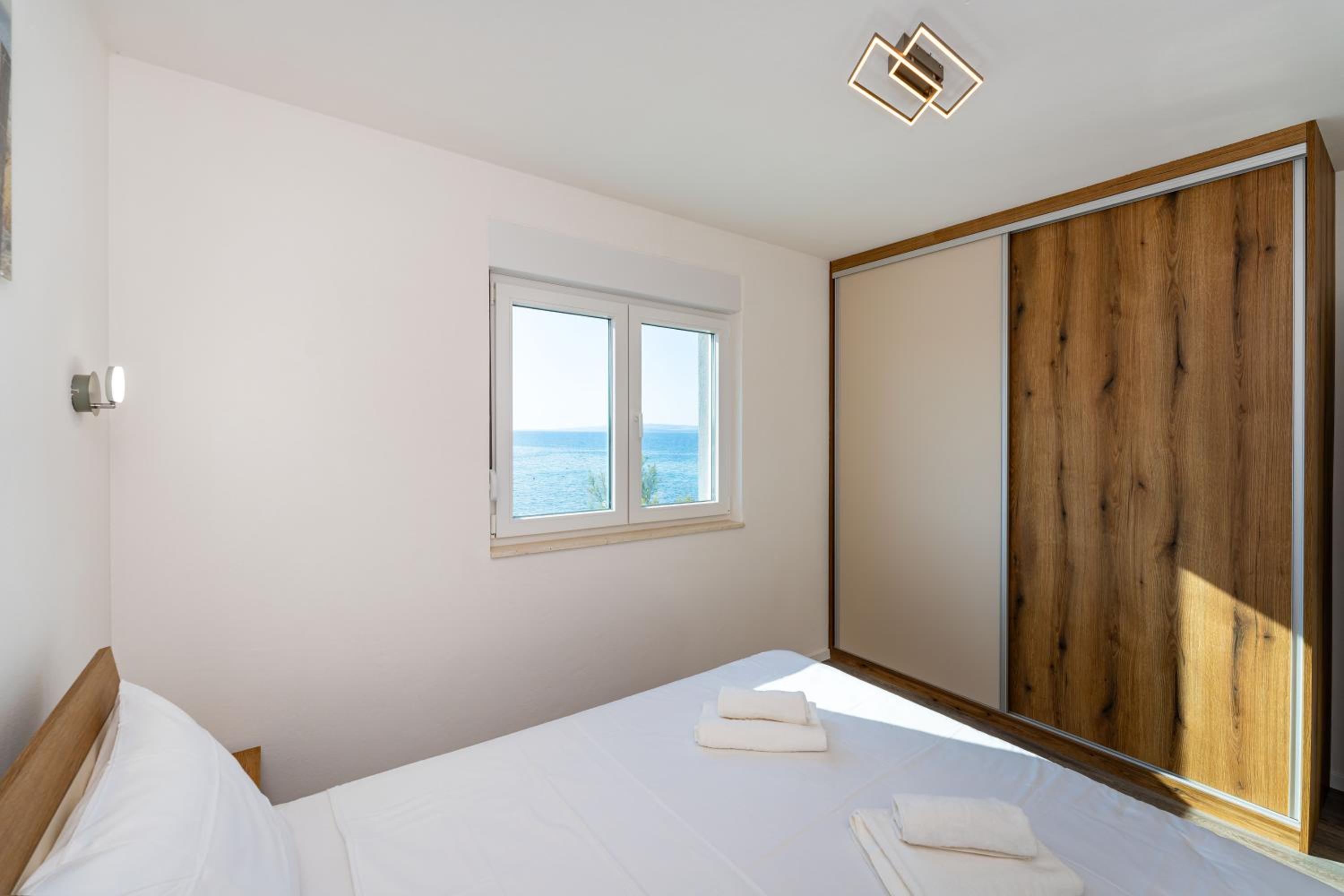 LUXURY BEACHFRONT PARADISE Vir