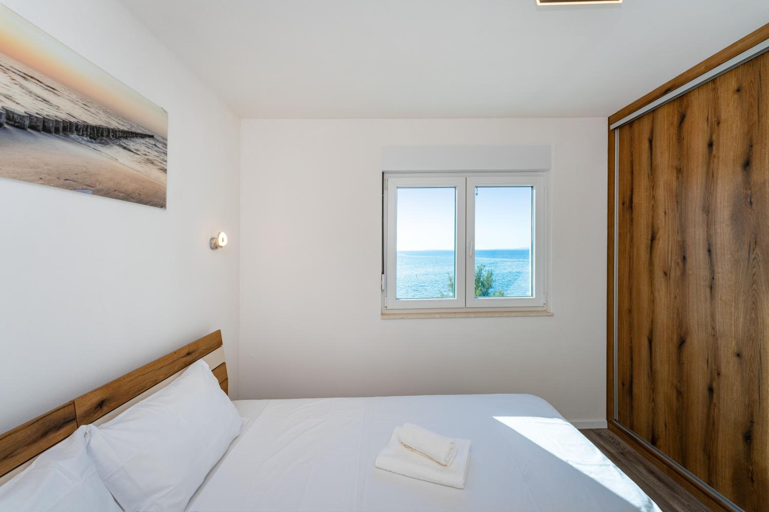 LUXURY BEACHFRONT PARADISE Vir