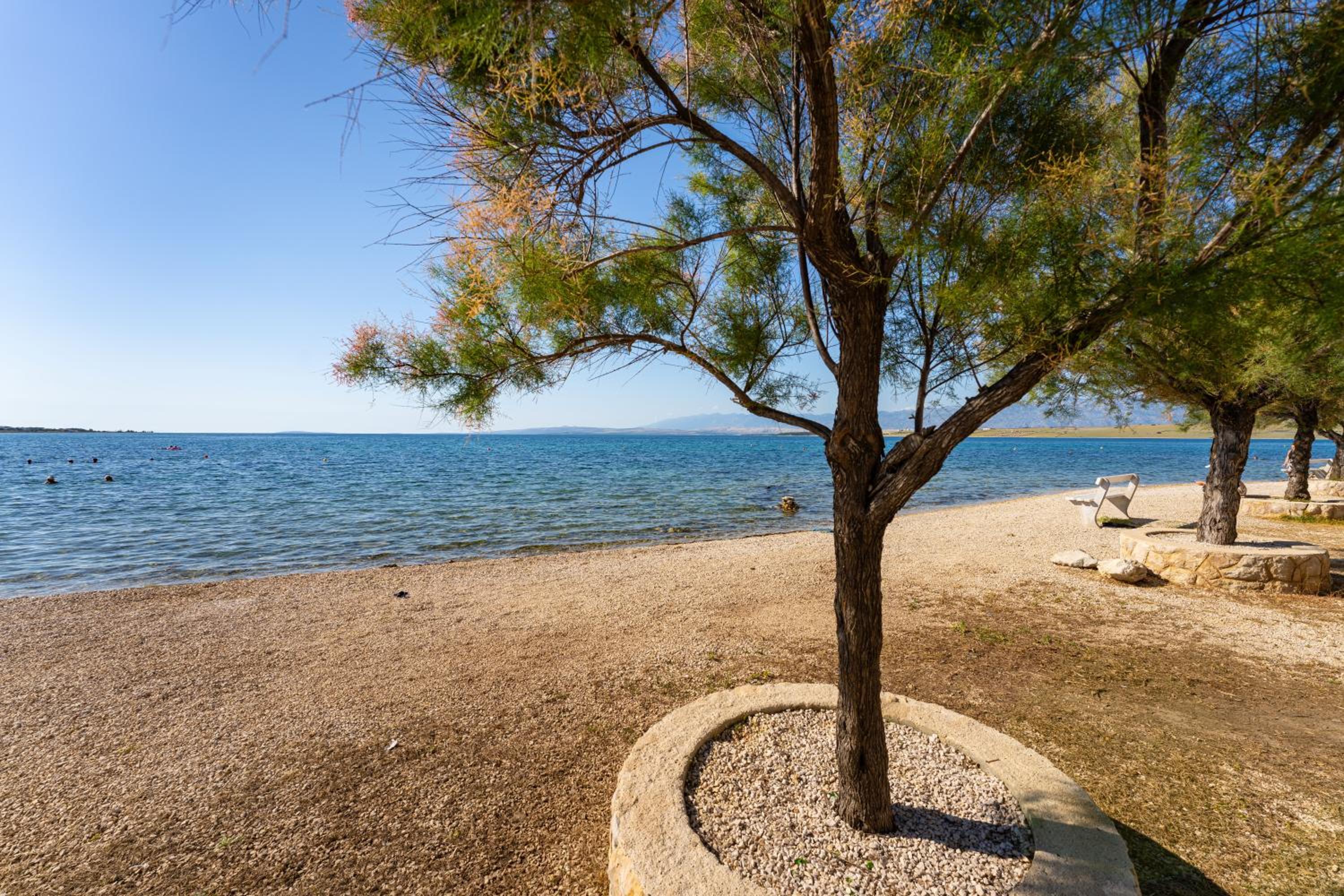 LUXURY BEACHFRONT PARADISE Vir