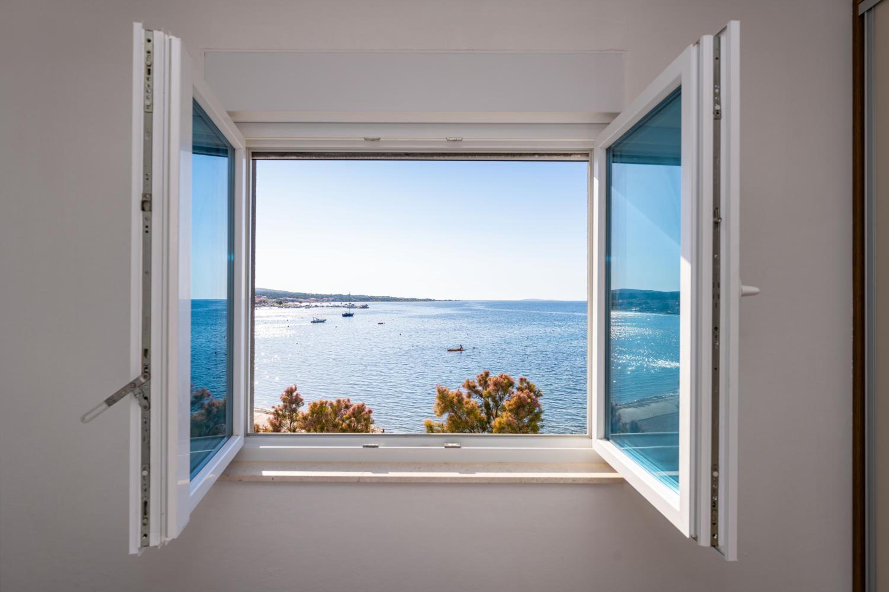 LUXURY BEACHFRONT PARADISE Vir