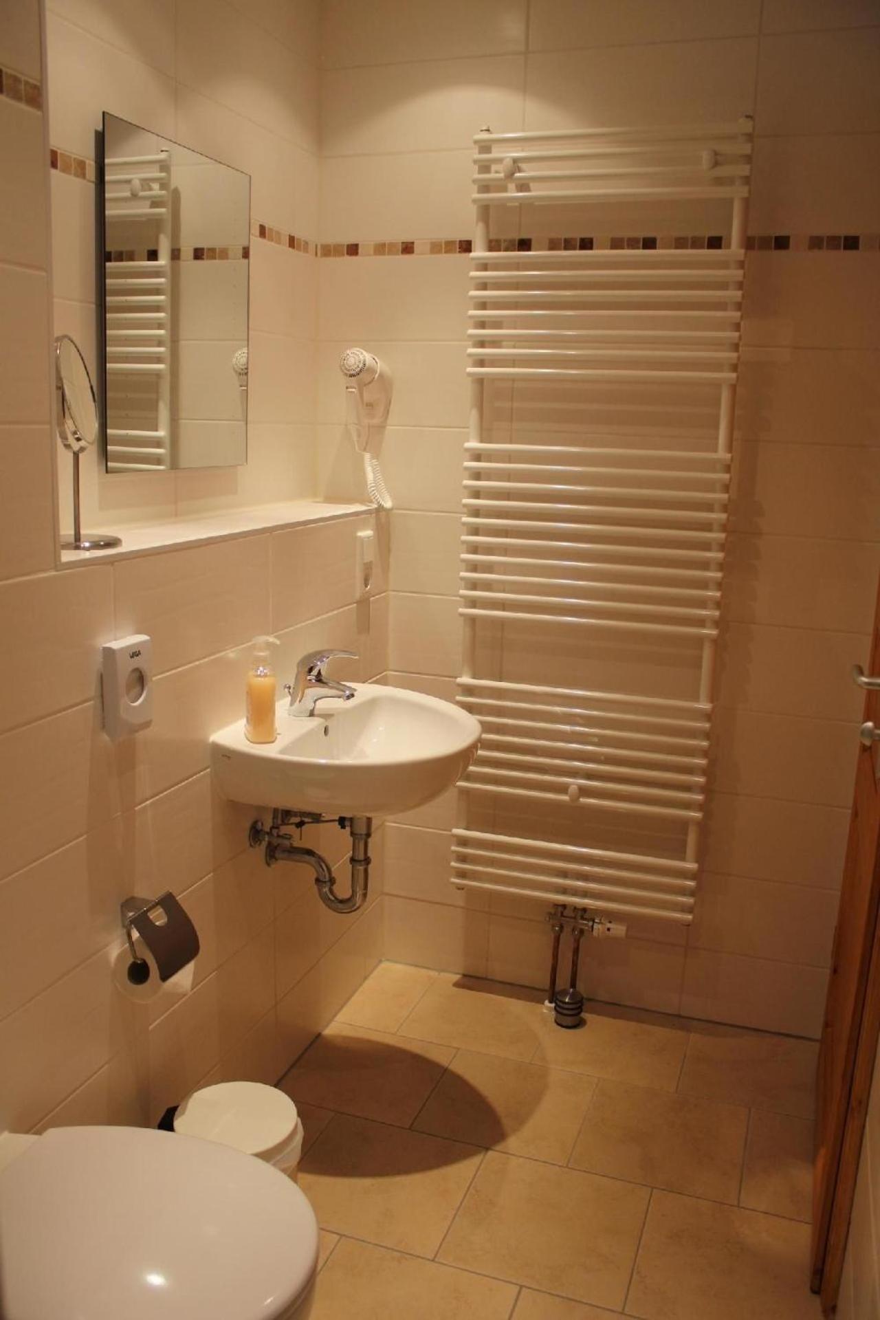 Gemütliches Doppelzimmer in Landhaus mit Garten und Terrasse