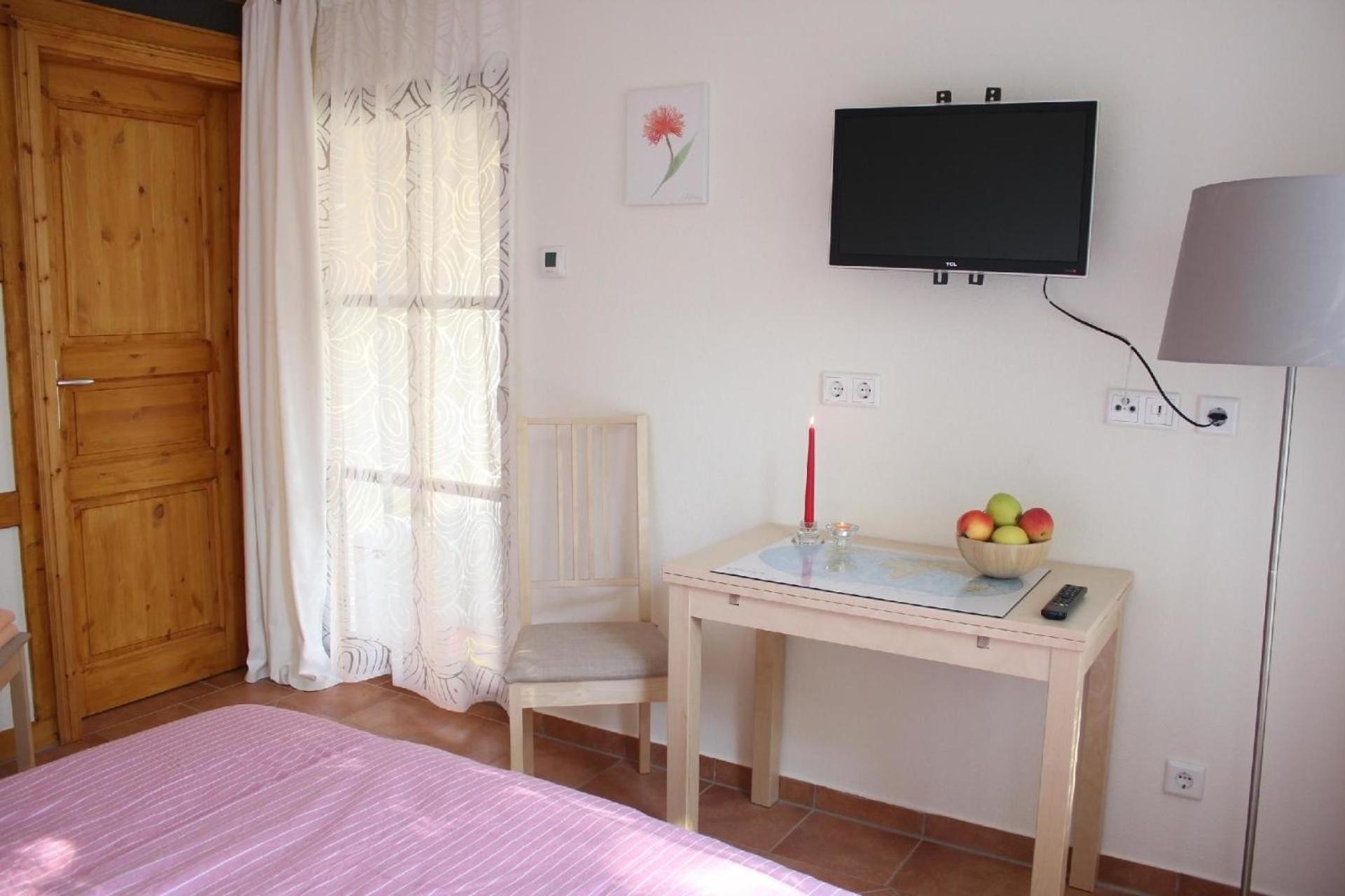 Gemütliches Doppelzimmer in Landhaus mit Garten und Terrasse