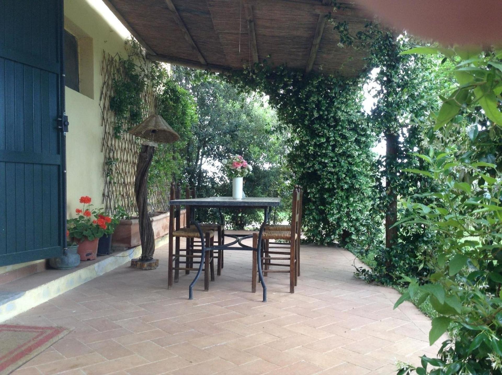Ferienwohnung mit Blick auf den Garten view 5