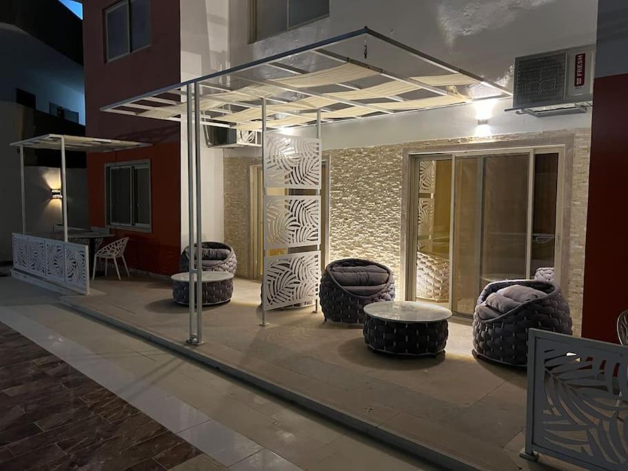 Small lovely cheerful apartment close to El Gouna
