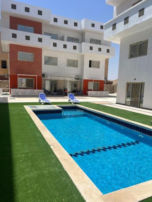 Small lovely cheerful apartment close to El Gouna