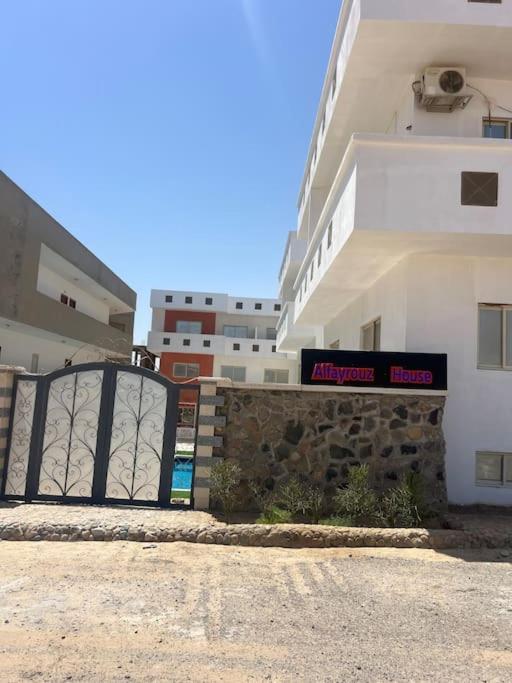 Small lovely cheerful apartment close to El Gouna