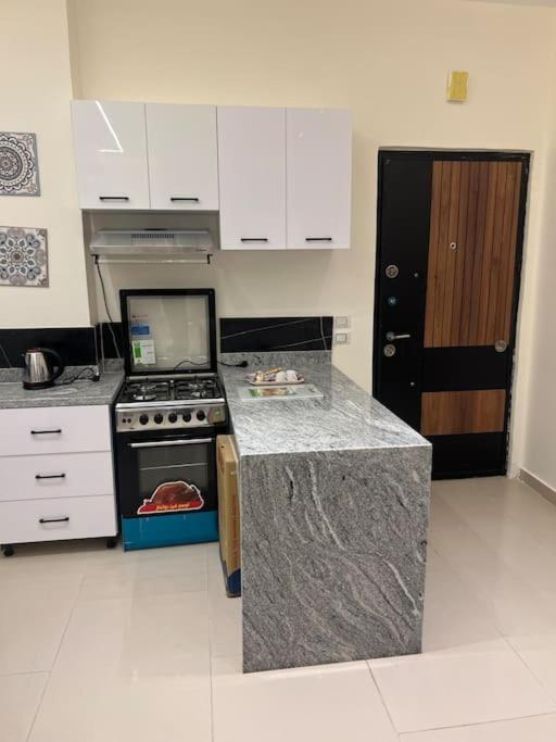 Small lovely cheerful apartment close to El Gouna