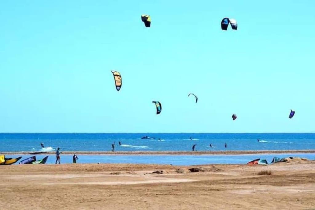 Small lovely cheerful apartment close to El Gouna