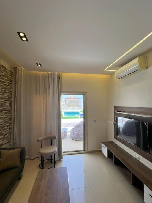 Small lovely cheerful apartment close to El Gouna
