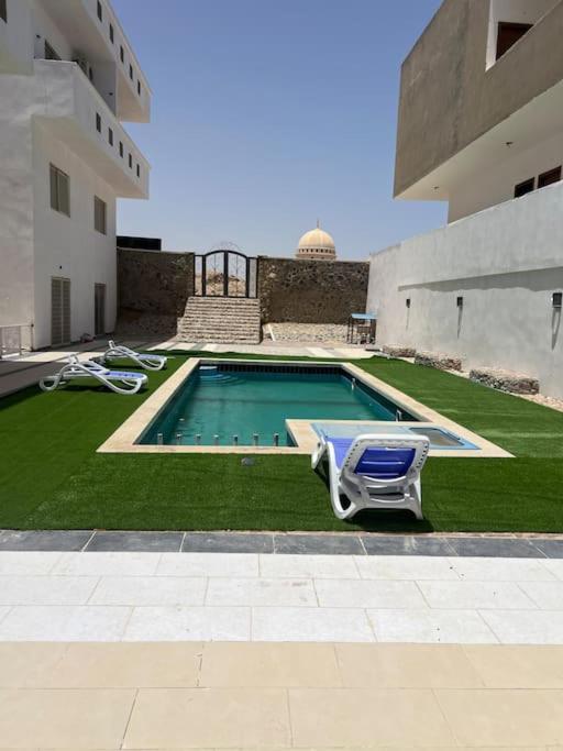Small lovely cheerful apartment close to El Gouna