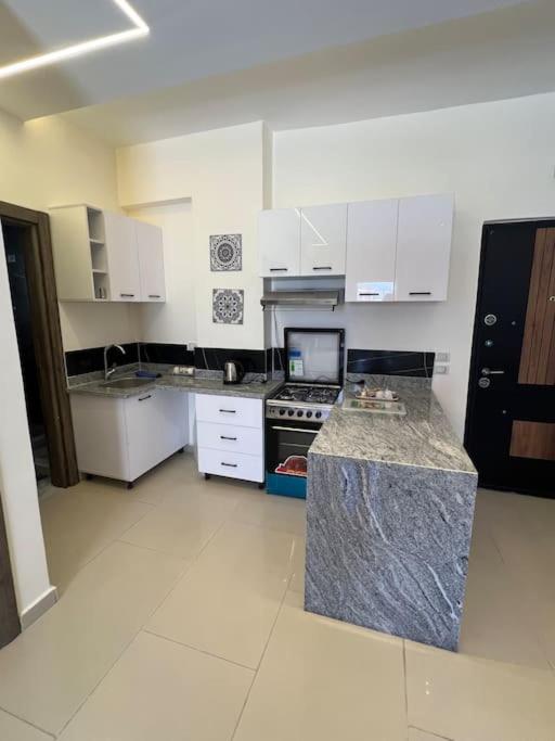 Small lovely cheerful apartment close to El Gouna
