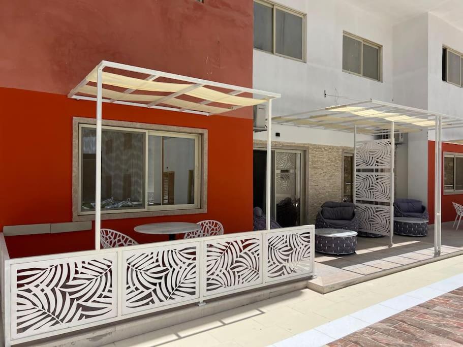 Small lovely cheerful apartment close to El Gouna