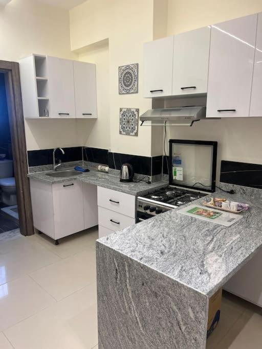 Small lovely cheerful apartment close to El Gouna