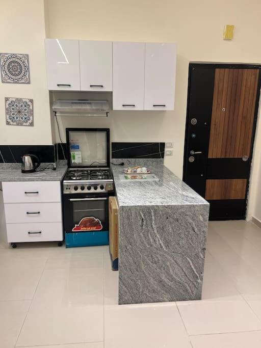 Small lovely cheerful apartment close to El Gouna
