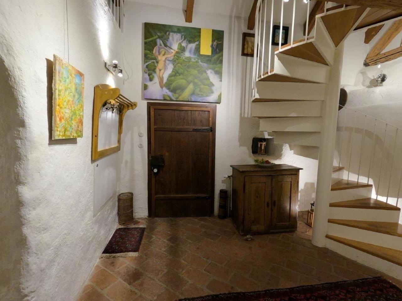 Wunderschönes Ferienhaus in Schloß Rosenau mit Offenerem Kamin