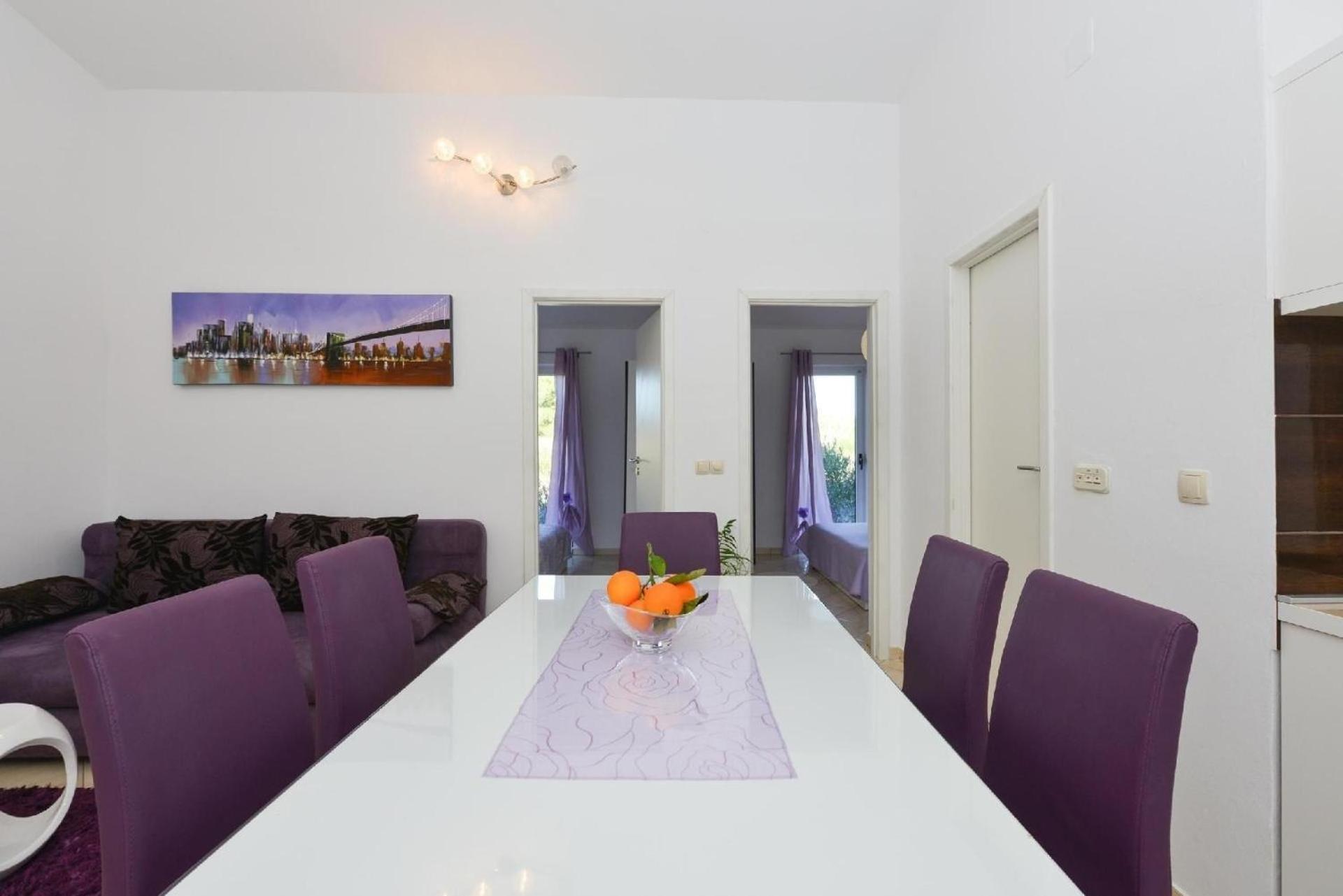 Ferienhaus mit Terrassen am Wald view 4