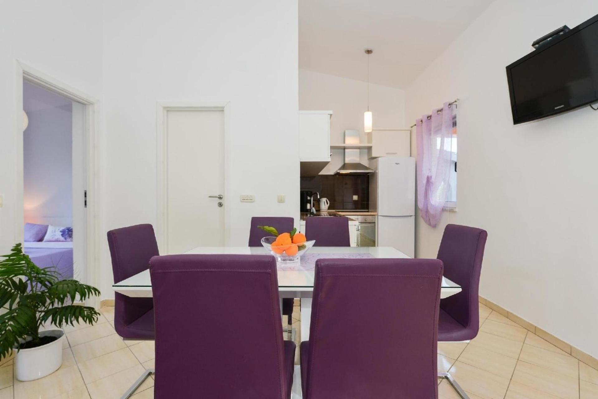 Ferienhaus mit Terrassen am Wald view 5