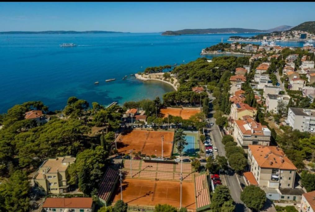 LA1 luxury apartment near Bacvice beach