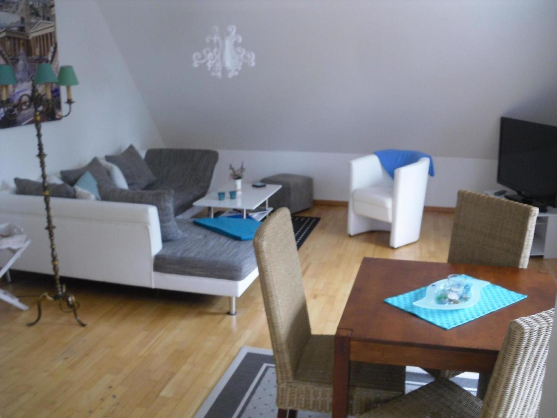 Modernisierte Ferienwohnung Mit Balkon