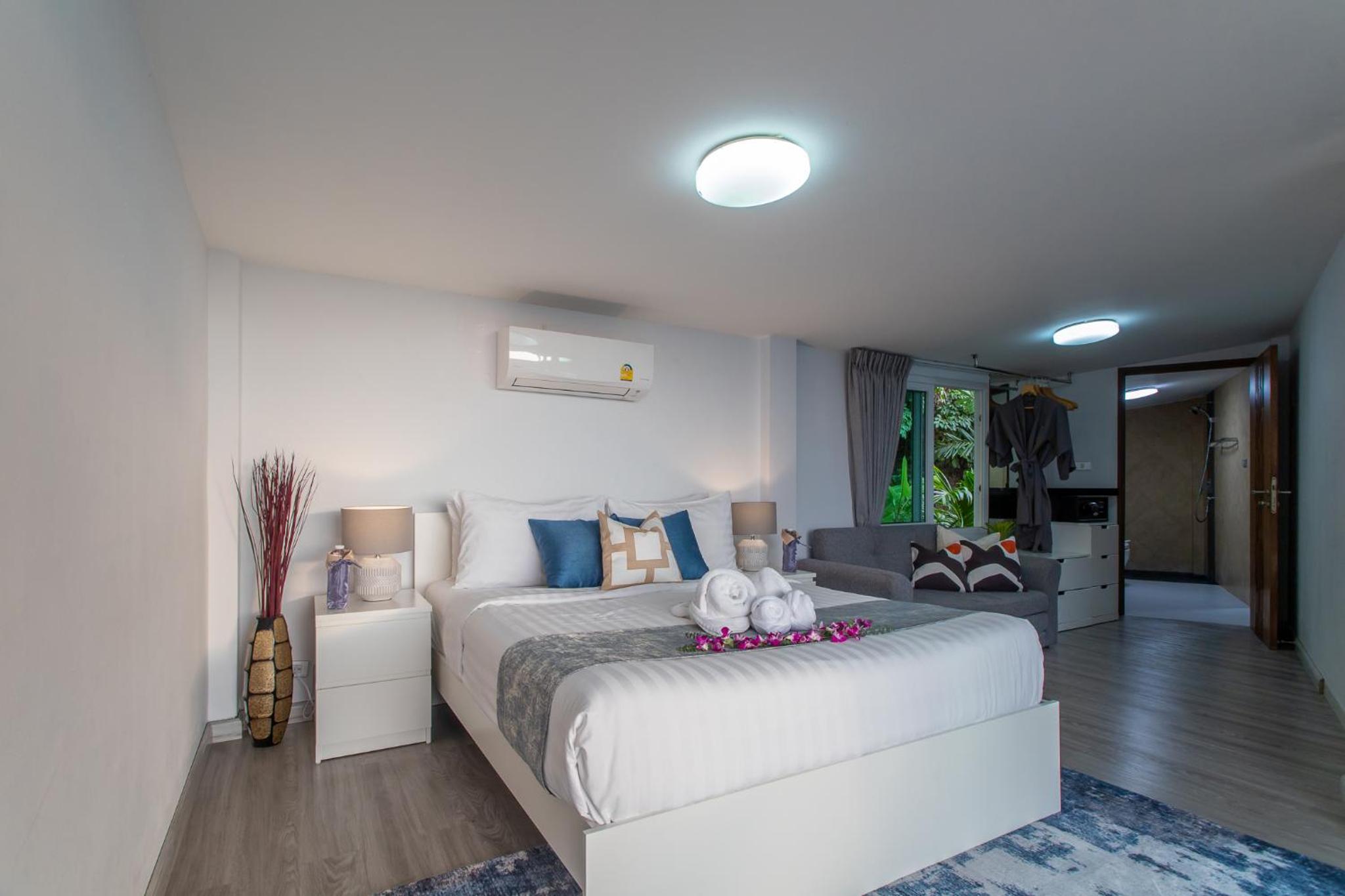 Villa Beyond 9 Bedrooms Seaview - Full Services view 2