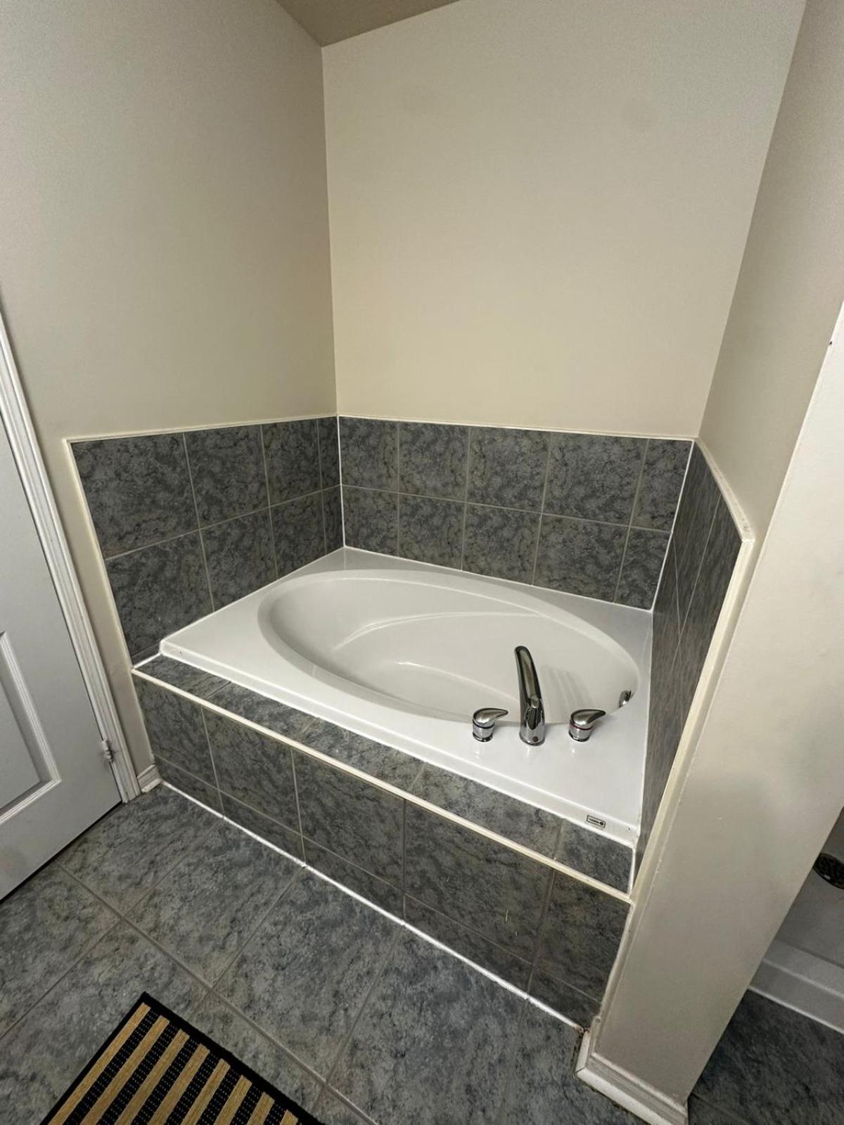 1 Brampton Executive Suite- Great Location- Opp Plaza, Restaurants, Gym, Shopping