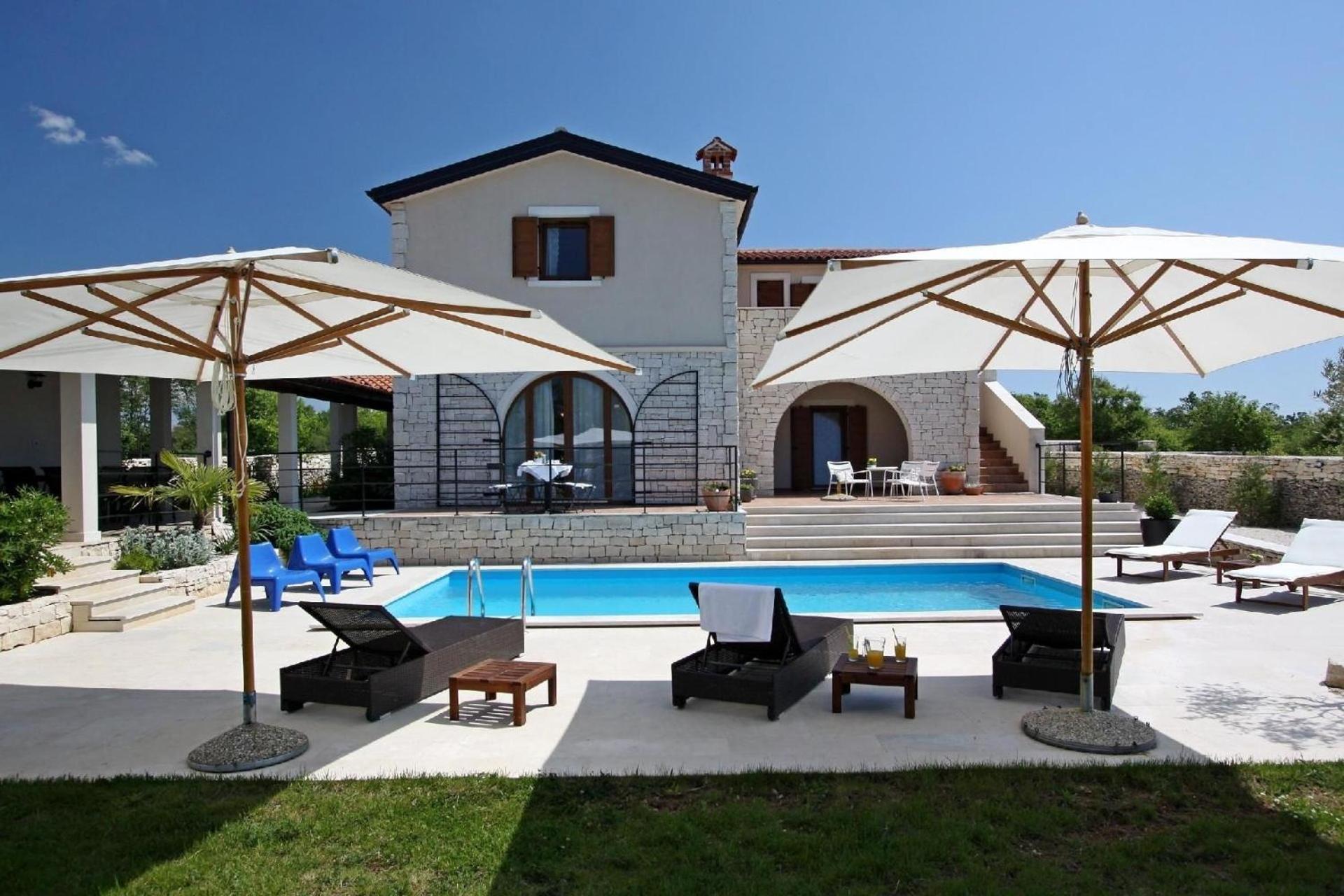 Charmante Villa Histra Mit Pool Und Großem Garten view 2